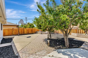 038_38597 Farwell Dr