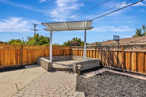 041_38597 Farwell Dr