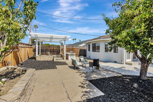 042_38597 Farwell Dr