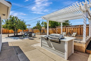 043_38597 Farwell Dr