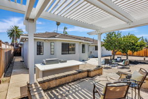 044_38597 Farwell Dr