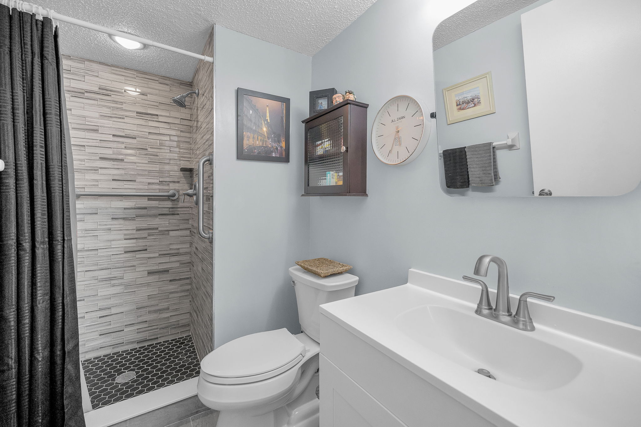 Primary Bathroom1a
