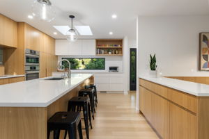 Kitchen/Breakfast Bar