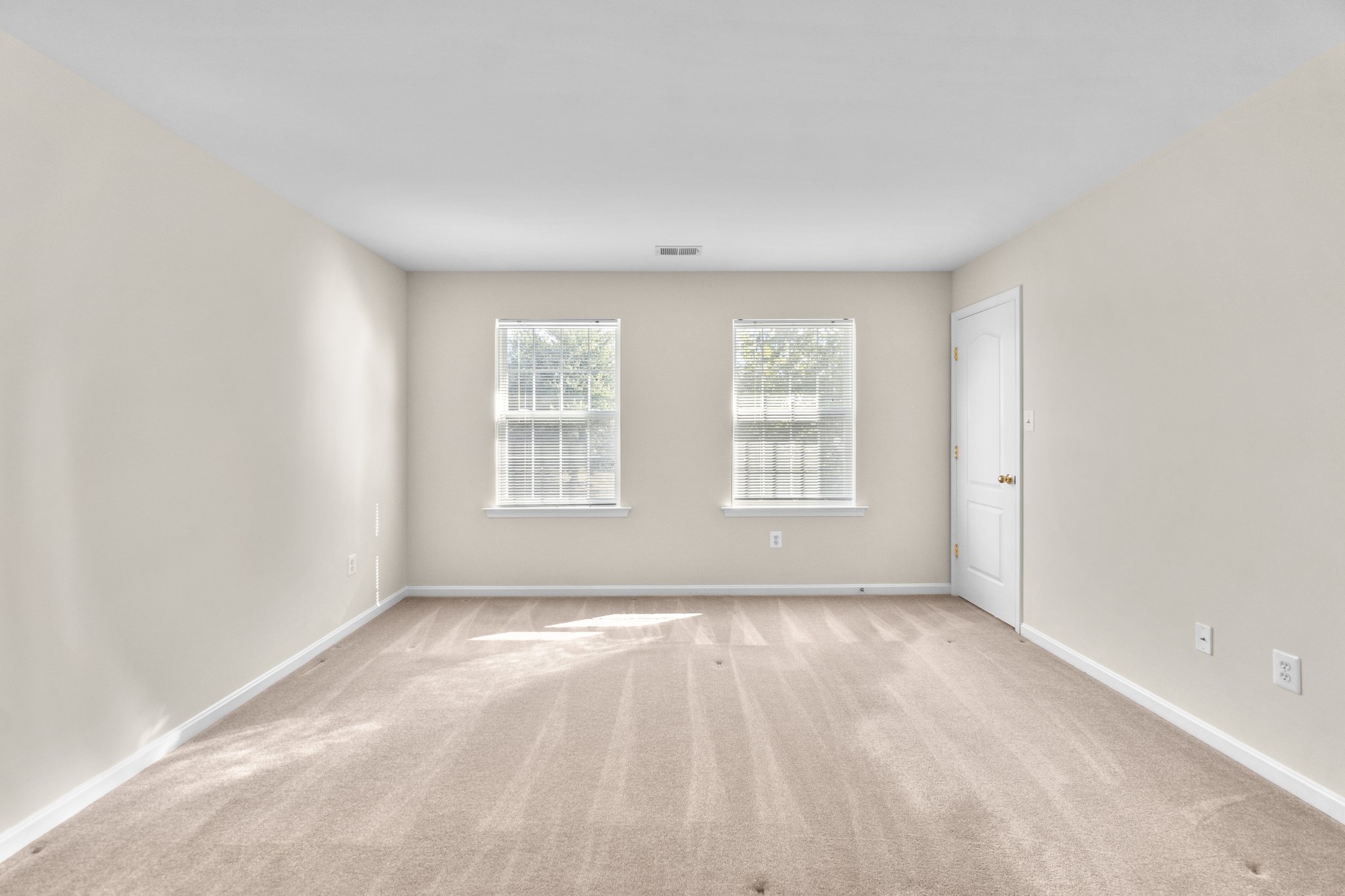 41. Upper bedroom.jpg