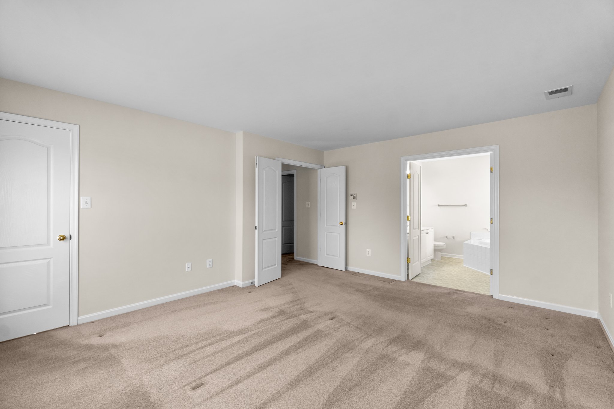 43. Upper bedroom.jpg