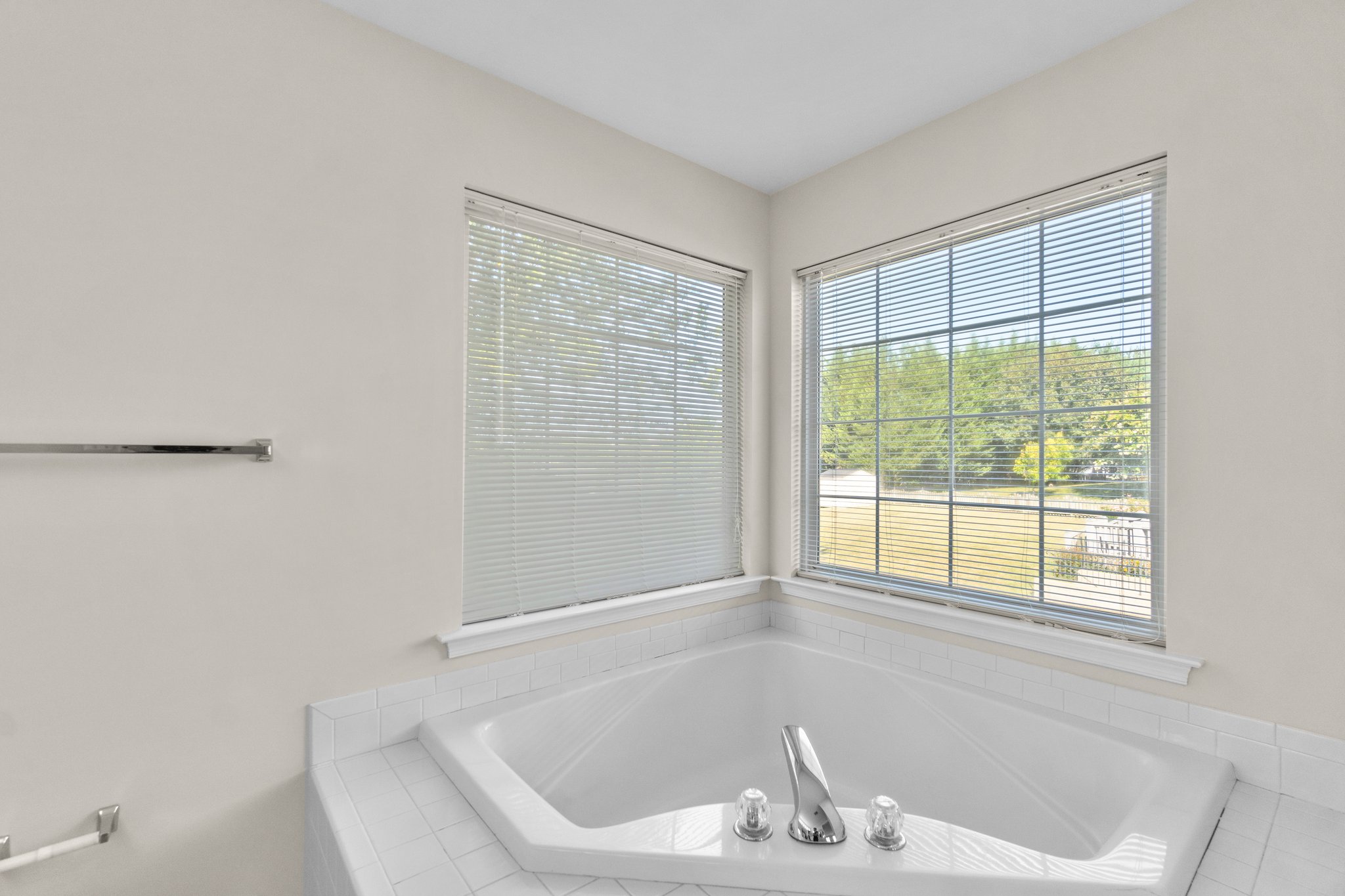 47. Upper bedroom.jpg