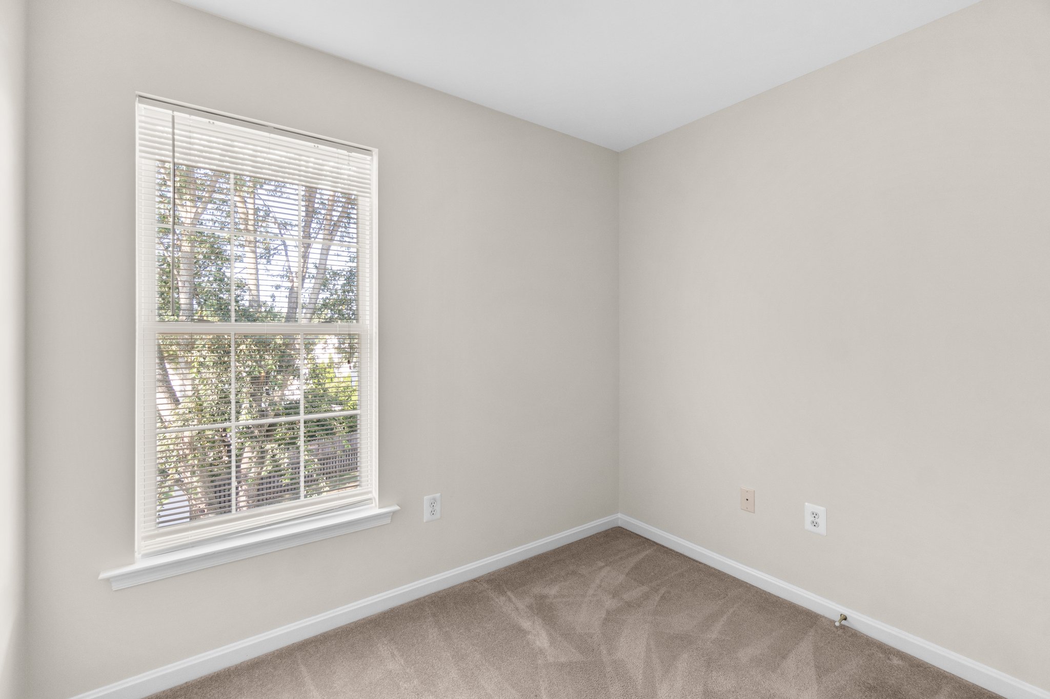 31. Upper bedroom.jpg