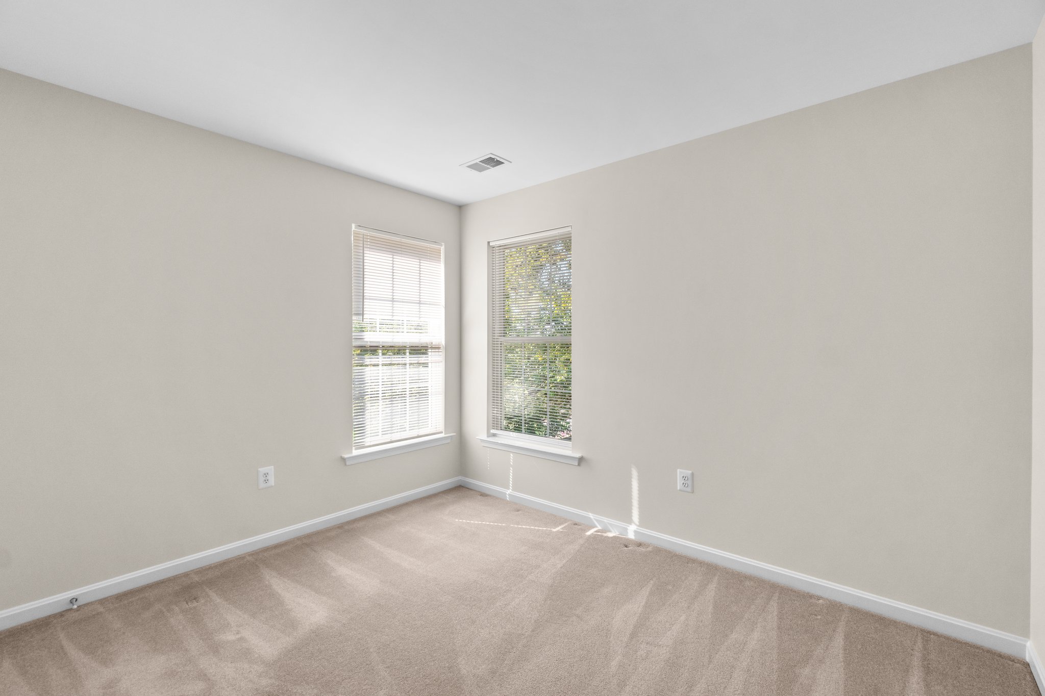 34. Upper bedroom.jpg