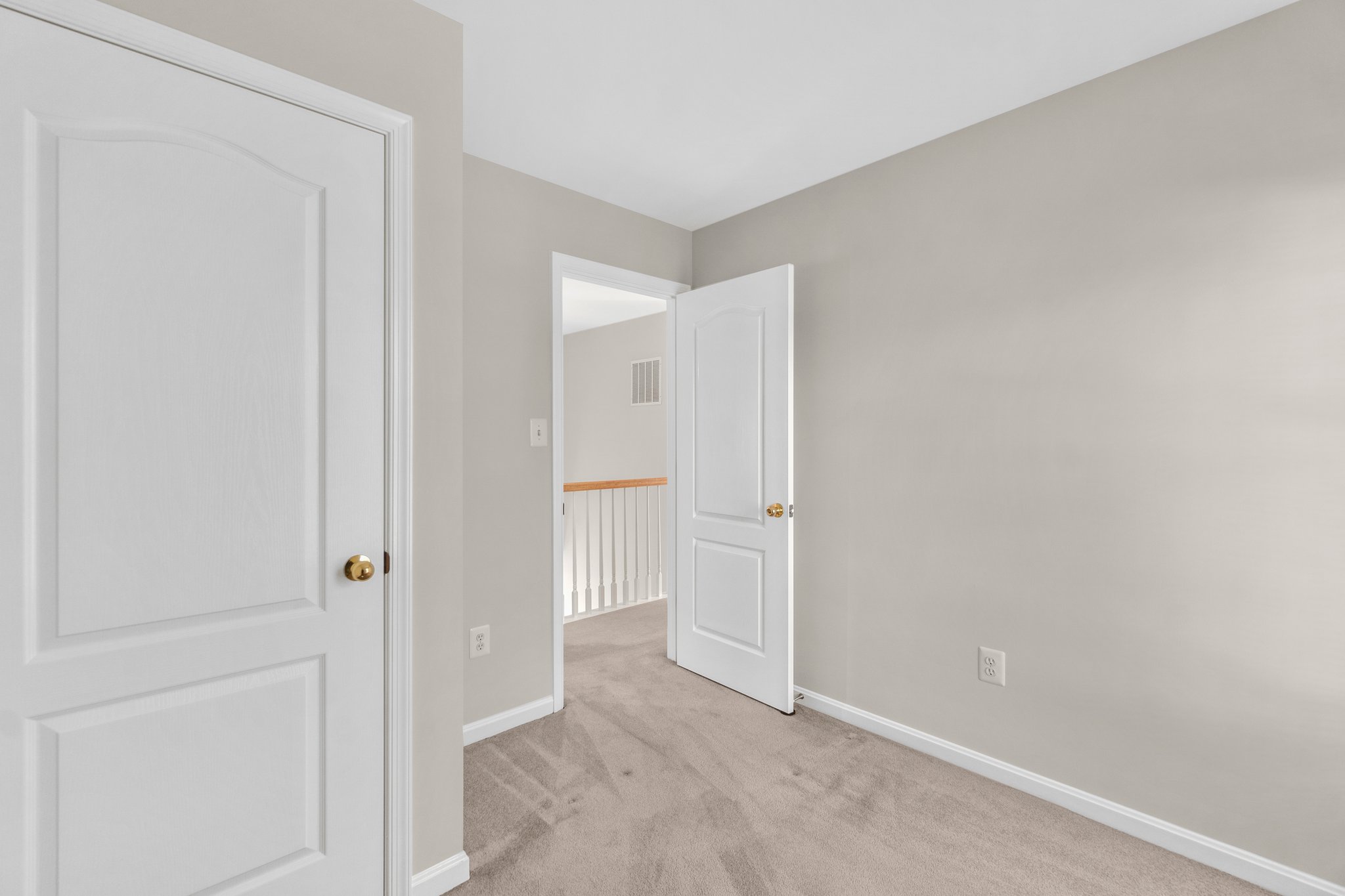 33. Upper bedroom.jpg