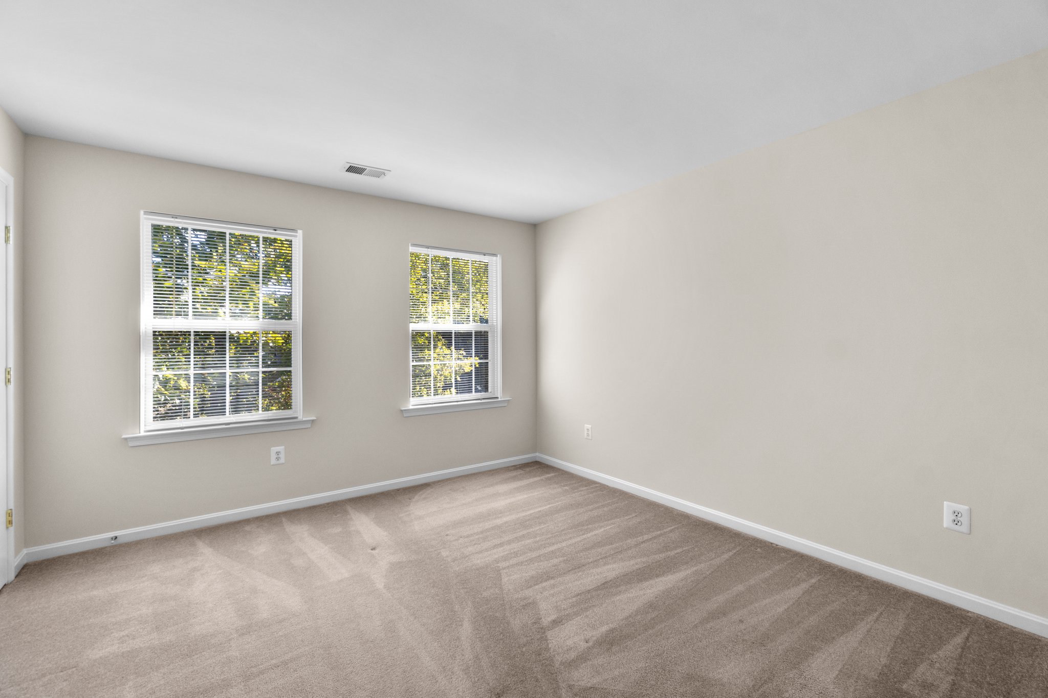 37. Upper bedroom.jpg