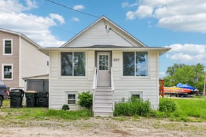 N Lake St-S2105-001.jpg