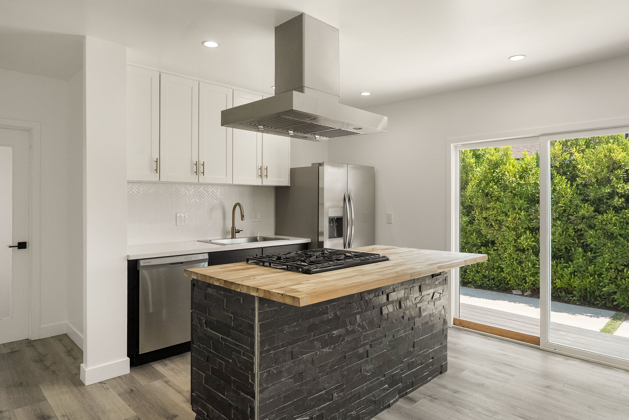 3874 Arlington Avenue-13