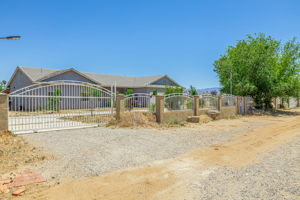  Photo 0