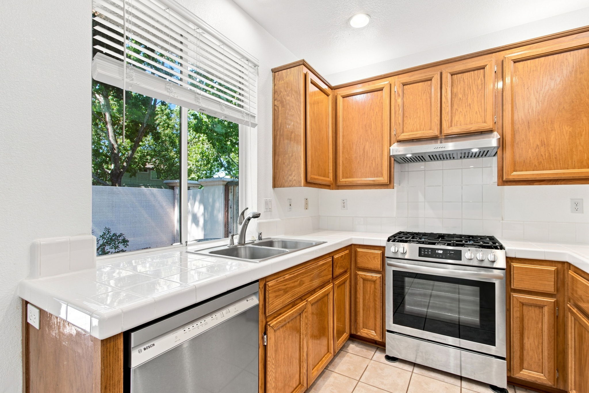 012_F8_388 Ribbonwood Ave