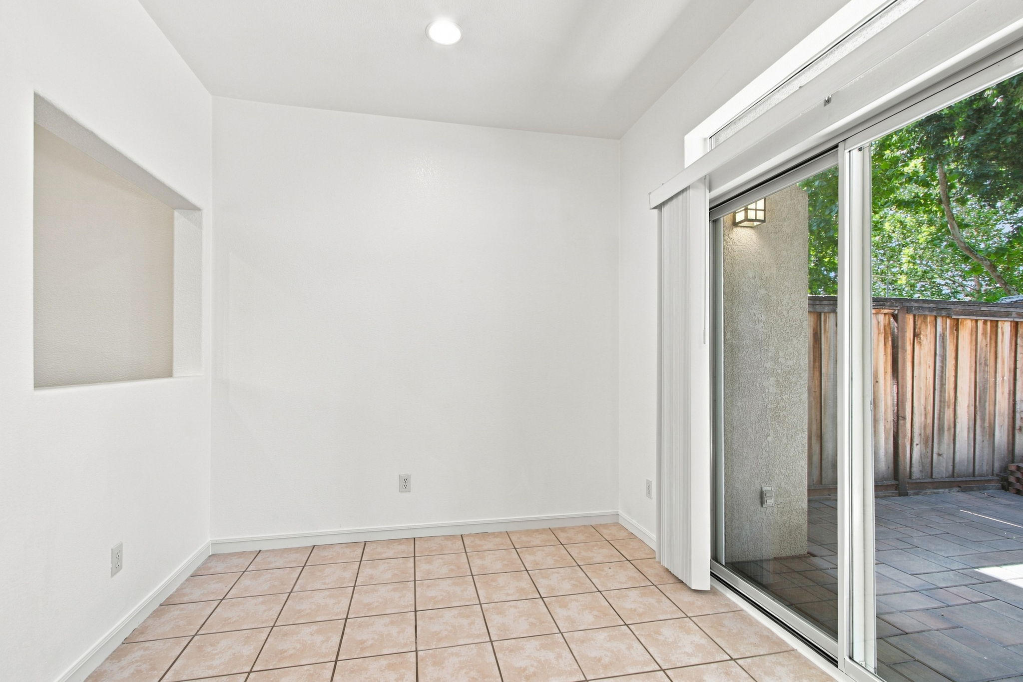 017_F8_388 Ribbonwood Ave