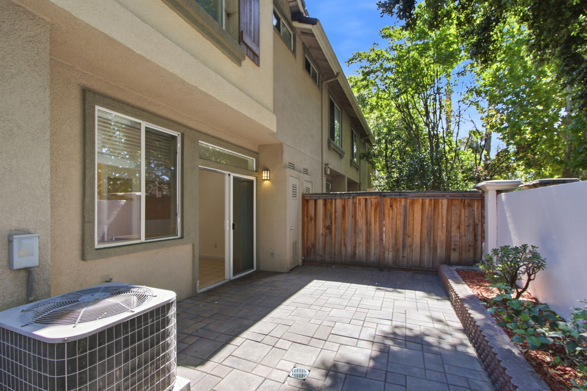 033_F8_388 Ribbonwood Ave