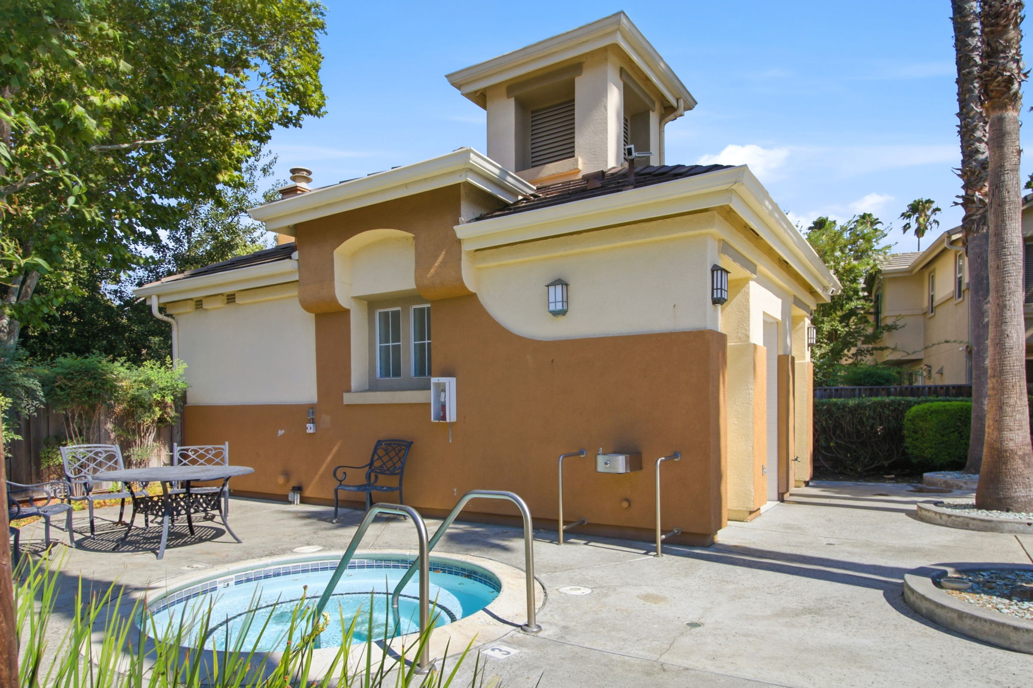 035_F8_388 Ribbonwood Ave