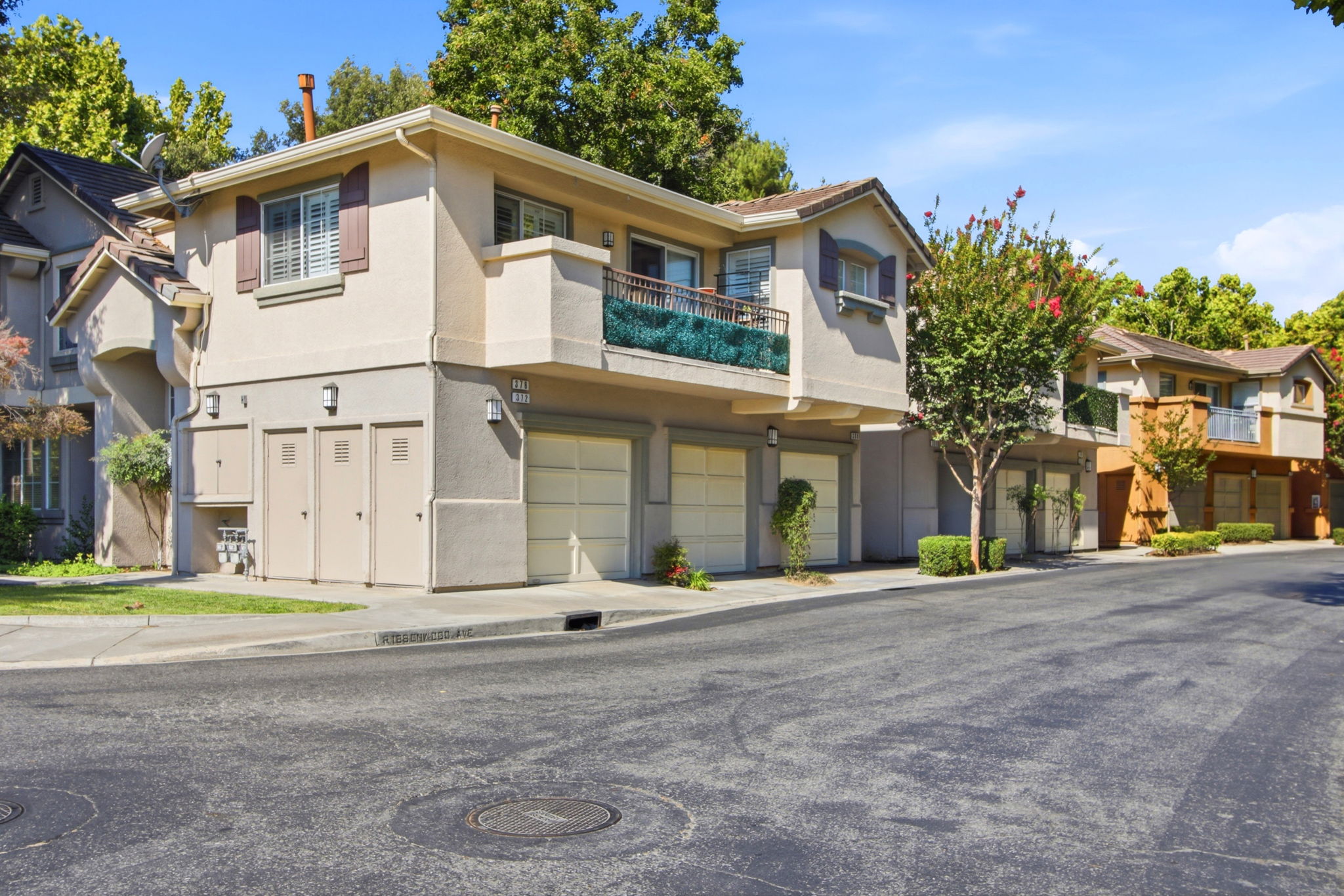 039_F8_388 Ribbonwood Ave