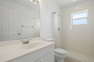 Guest Bathroom (2)