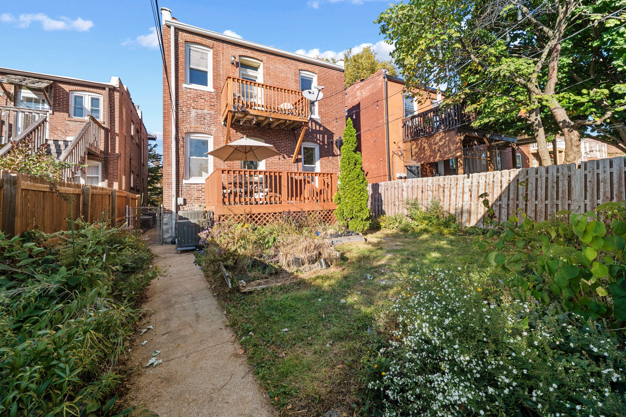  Photo 46