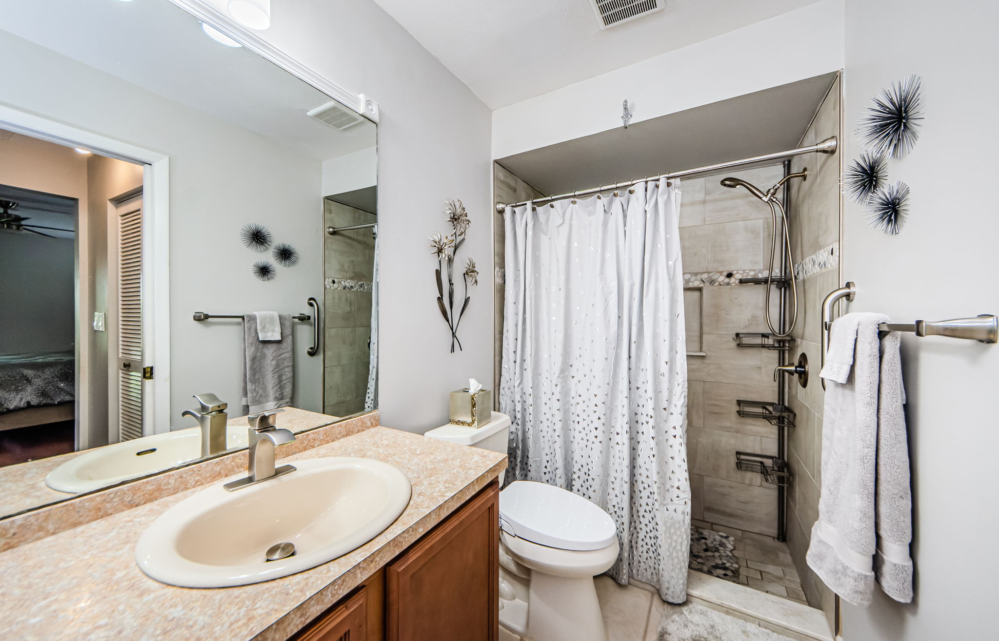 Master Bathroom 1b