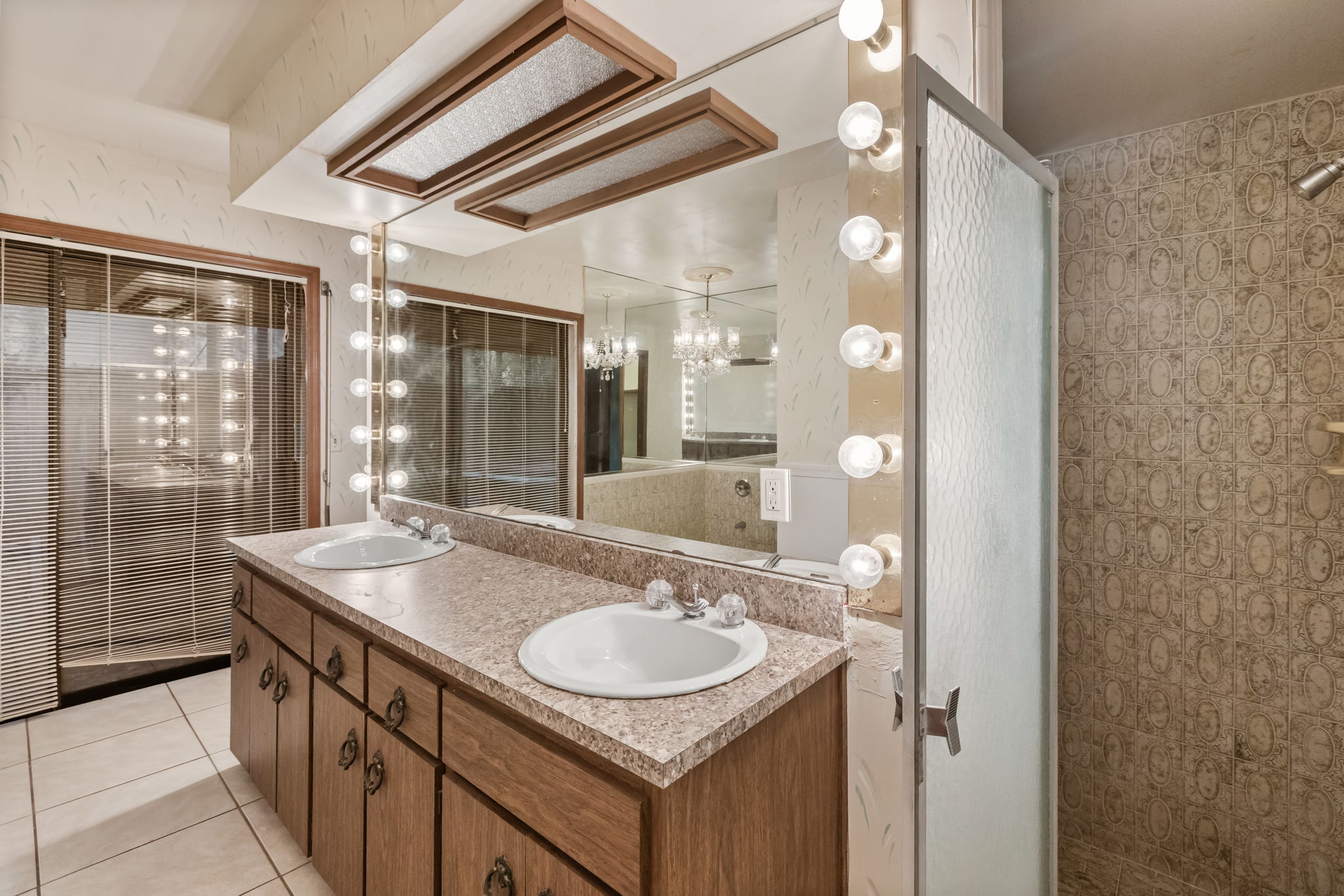  Photo 32