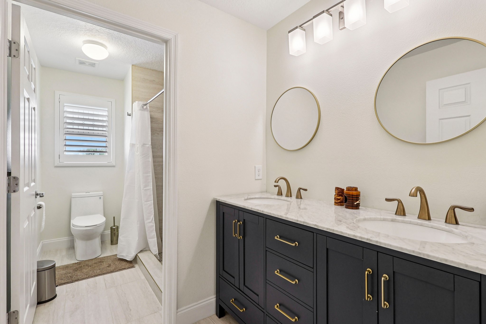 Golden Knot Dr-S0303-047.jpg