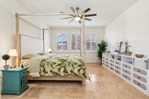 Golden Knot Dr-S0303-034.jpg