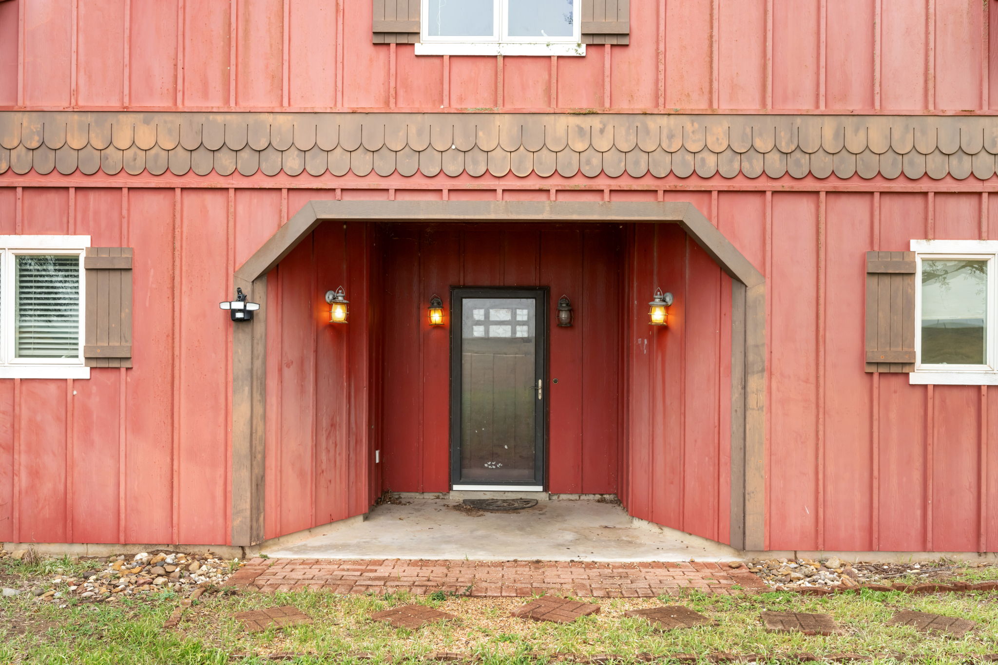  Photo 8