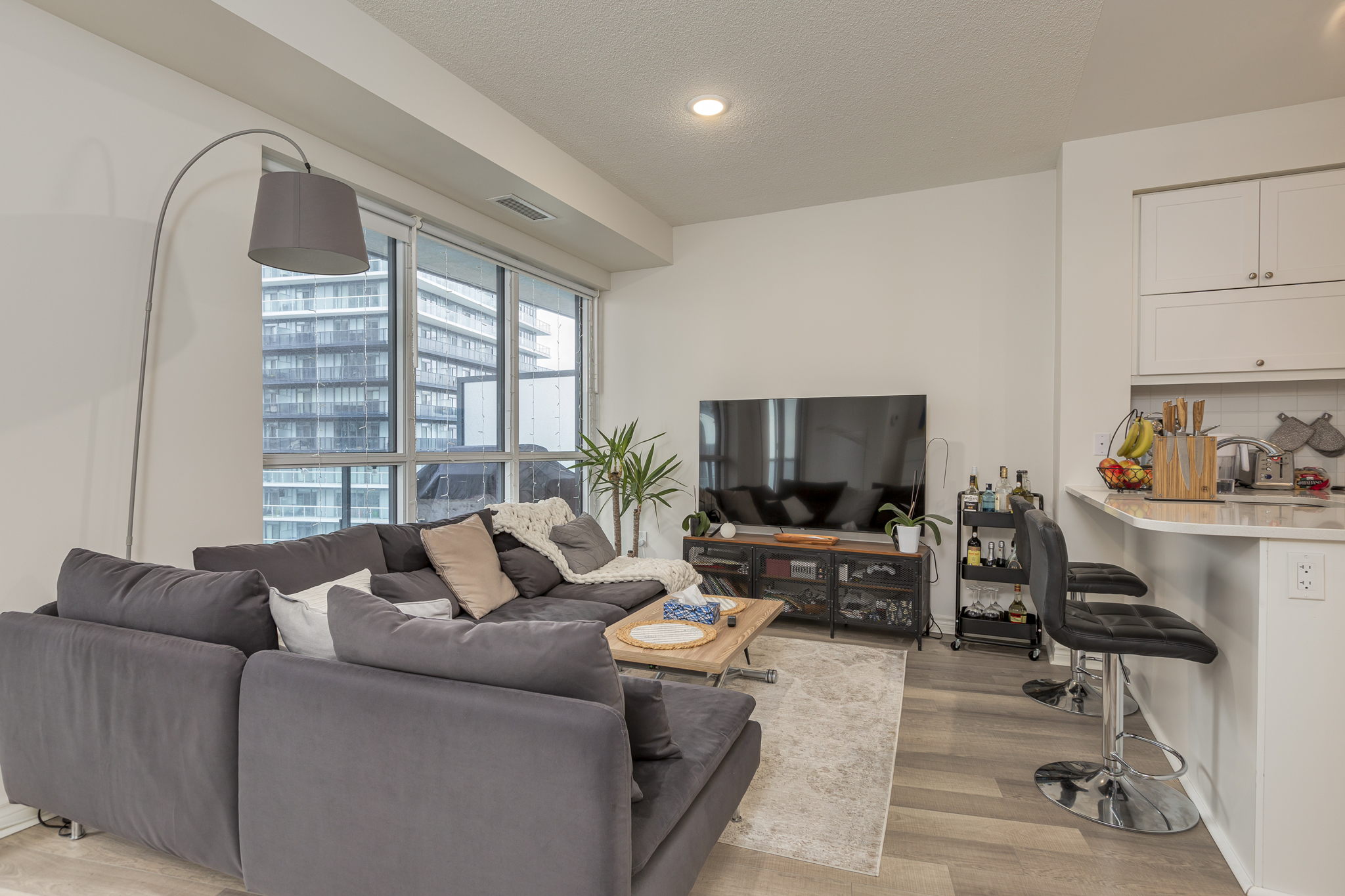 39 Annie Craig Dr, Etobicoke, ON M8V 0A3, Canada Photo 6