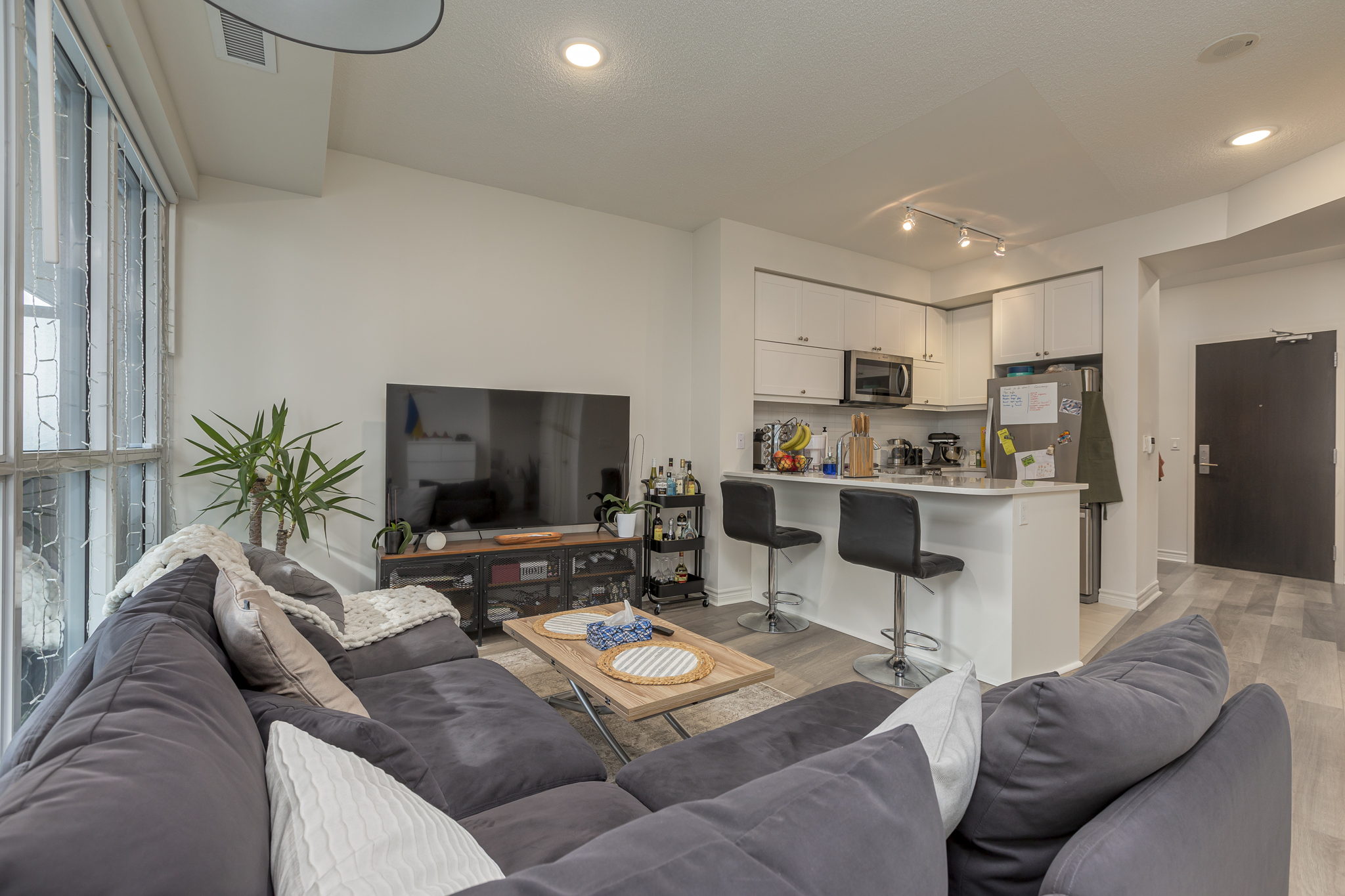 39 Annie Craig Dr, Etobicoke, ON M8V 0A3, Canada Photo 9