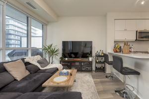 39 Annie Craig Dr, Etobicoke, ON M8V 0A3, Canada Photo 6