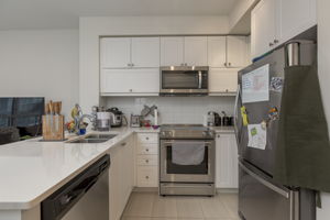 39 Annie Craig Dr, Etobicoke, ON M8V 0A3, Canada Photo 11