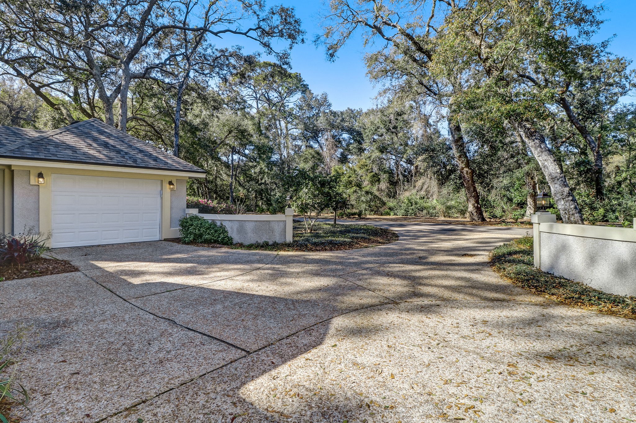 Driveway/Garage