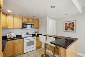 011_F8_39 E Cavour St