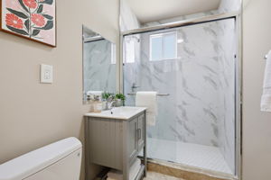 027_F8_39 E Cavour St