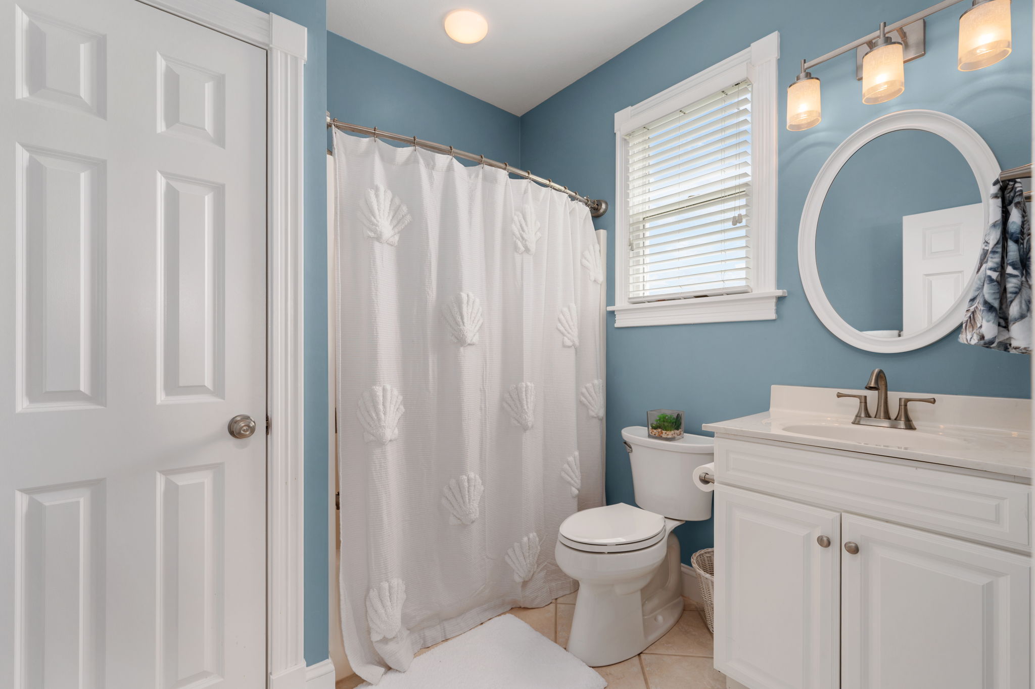 39-Hammock-Dr-BL-BR1-Private-Bath