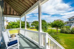 39-Hammock-Dr-Front-Porch
