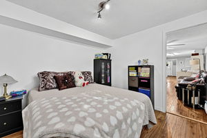  Photo 44