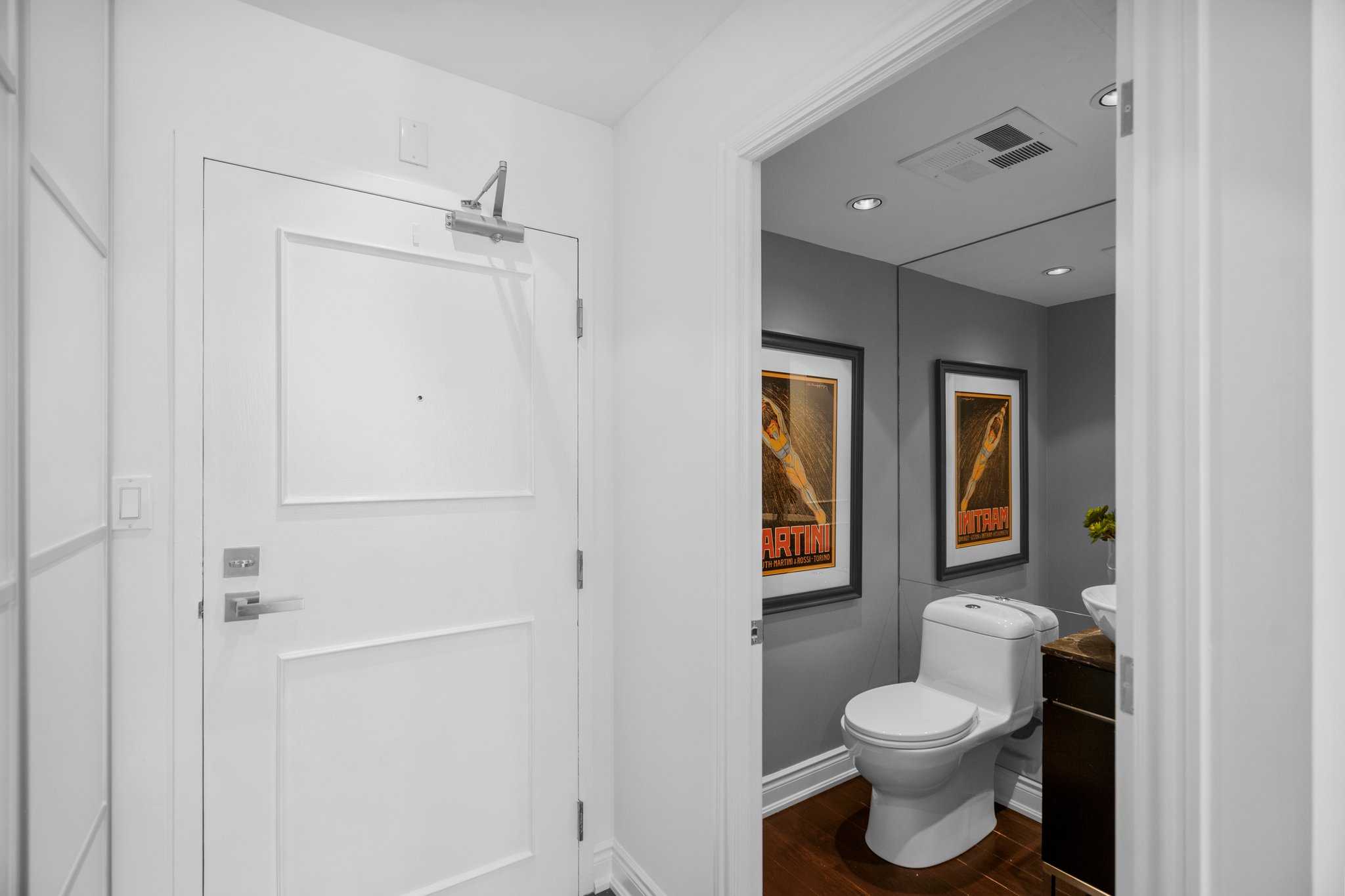 39 Jarvis St 805 Toronto, ON M5E 1Z5