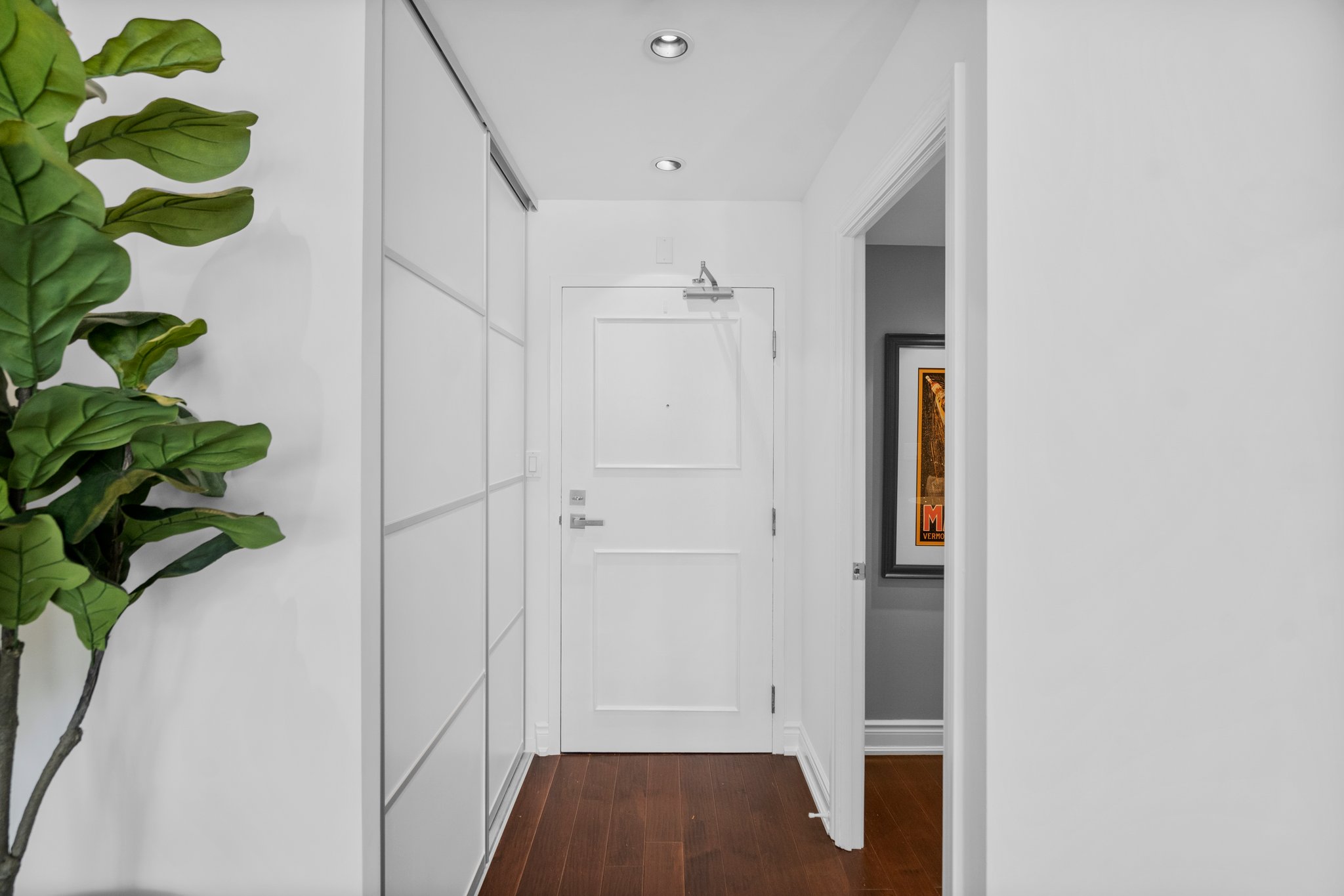 39 Jarvis St 805 Toronto, ON M5E 1Z5