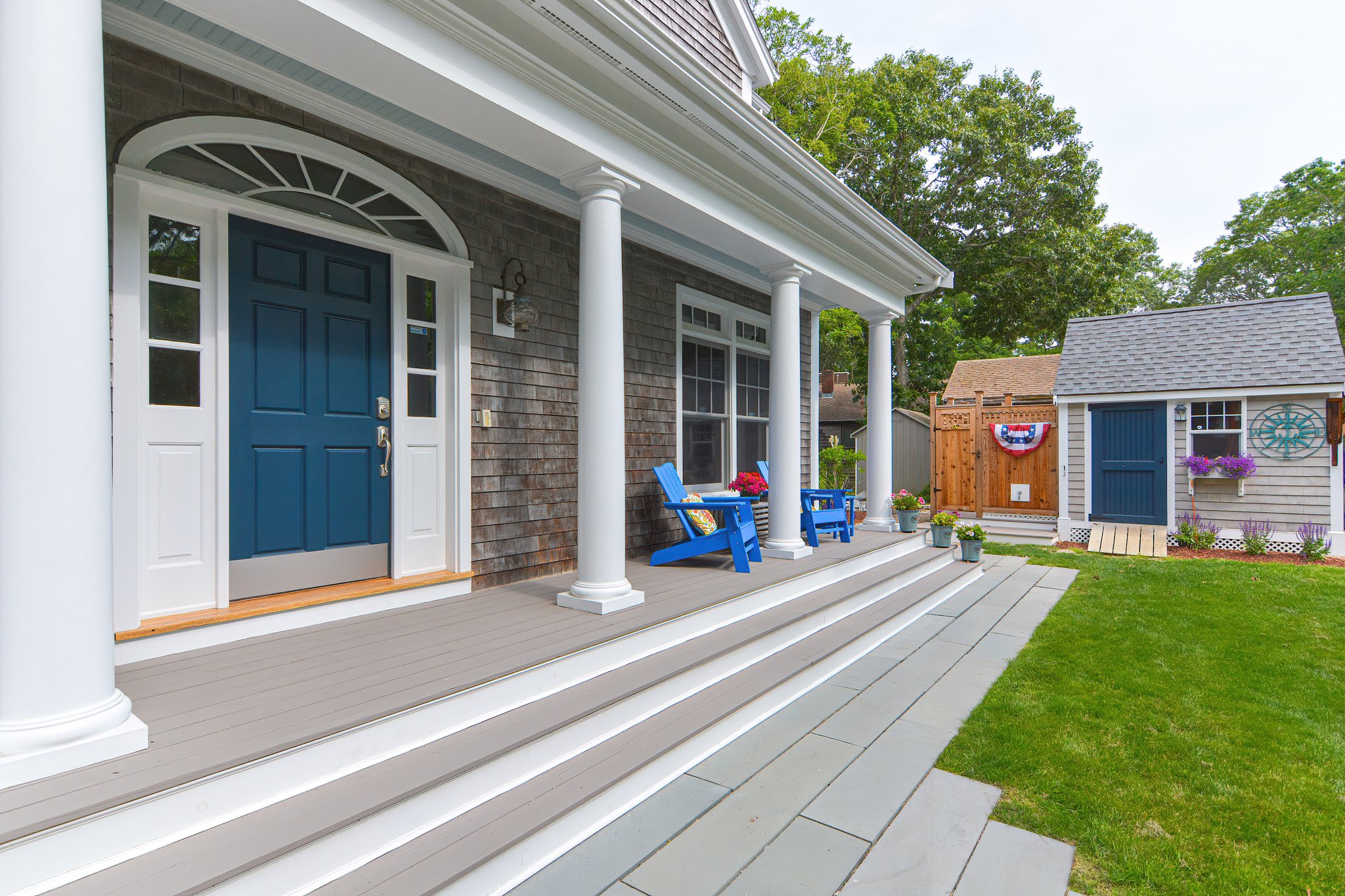 Front Porch/Entrance