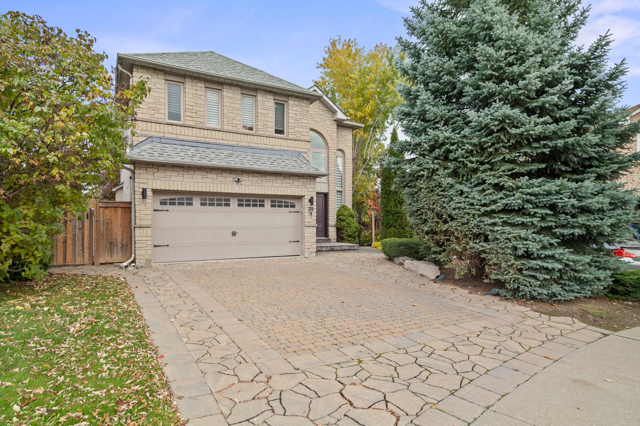 39 Michelle Dr Vaughan, ON L4L 9B8