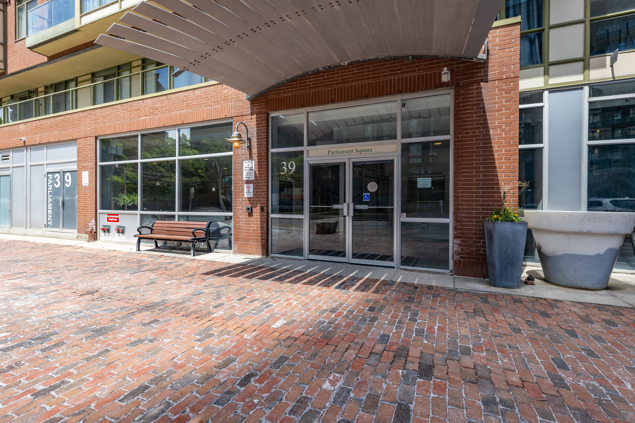 Property in Toronto — delivered property photograph 4