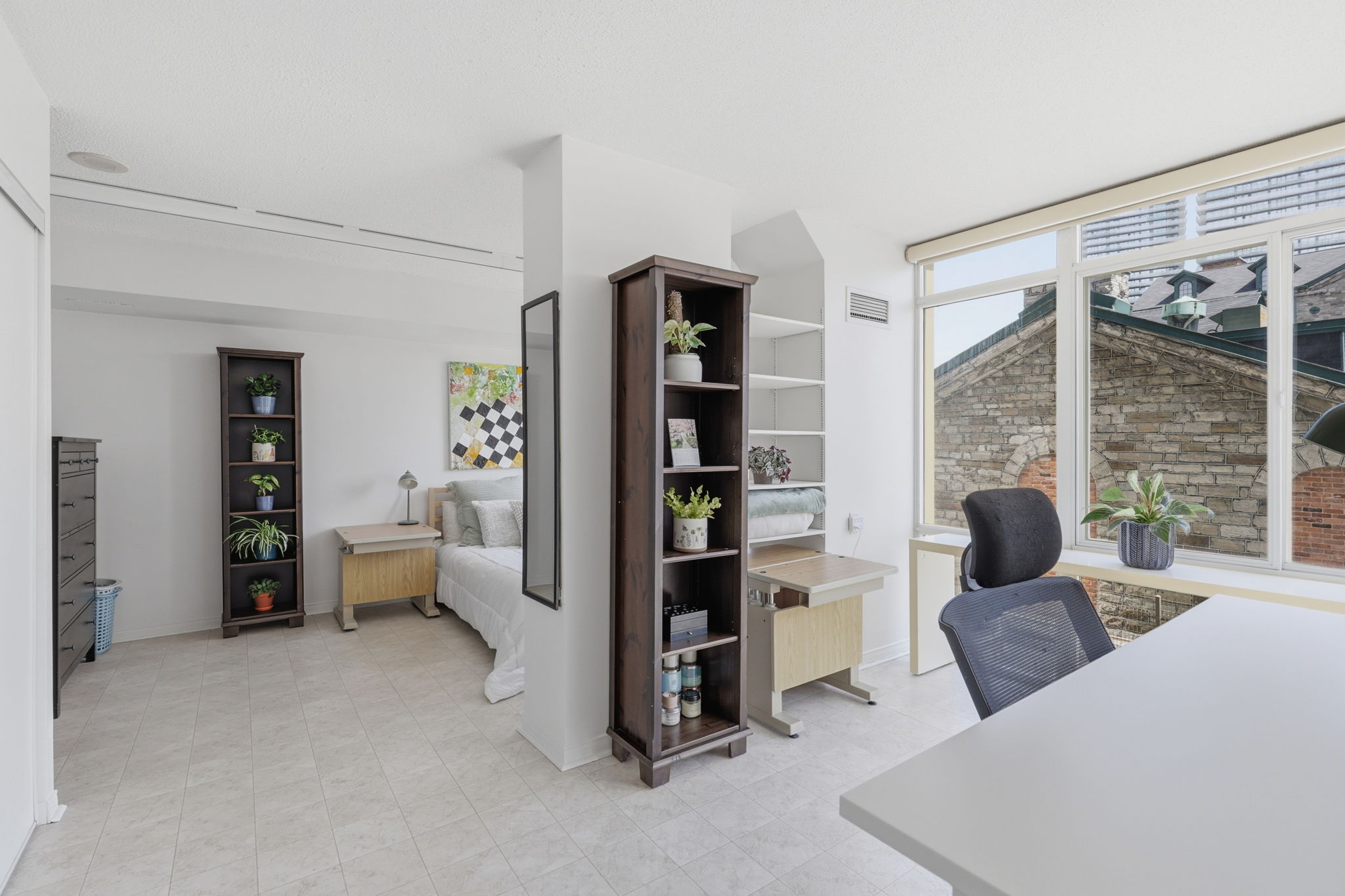 Property in Toronto — delivered property photograph 21