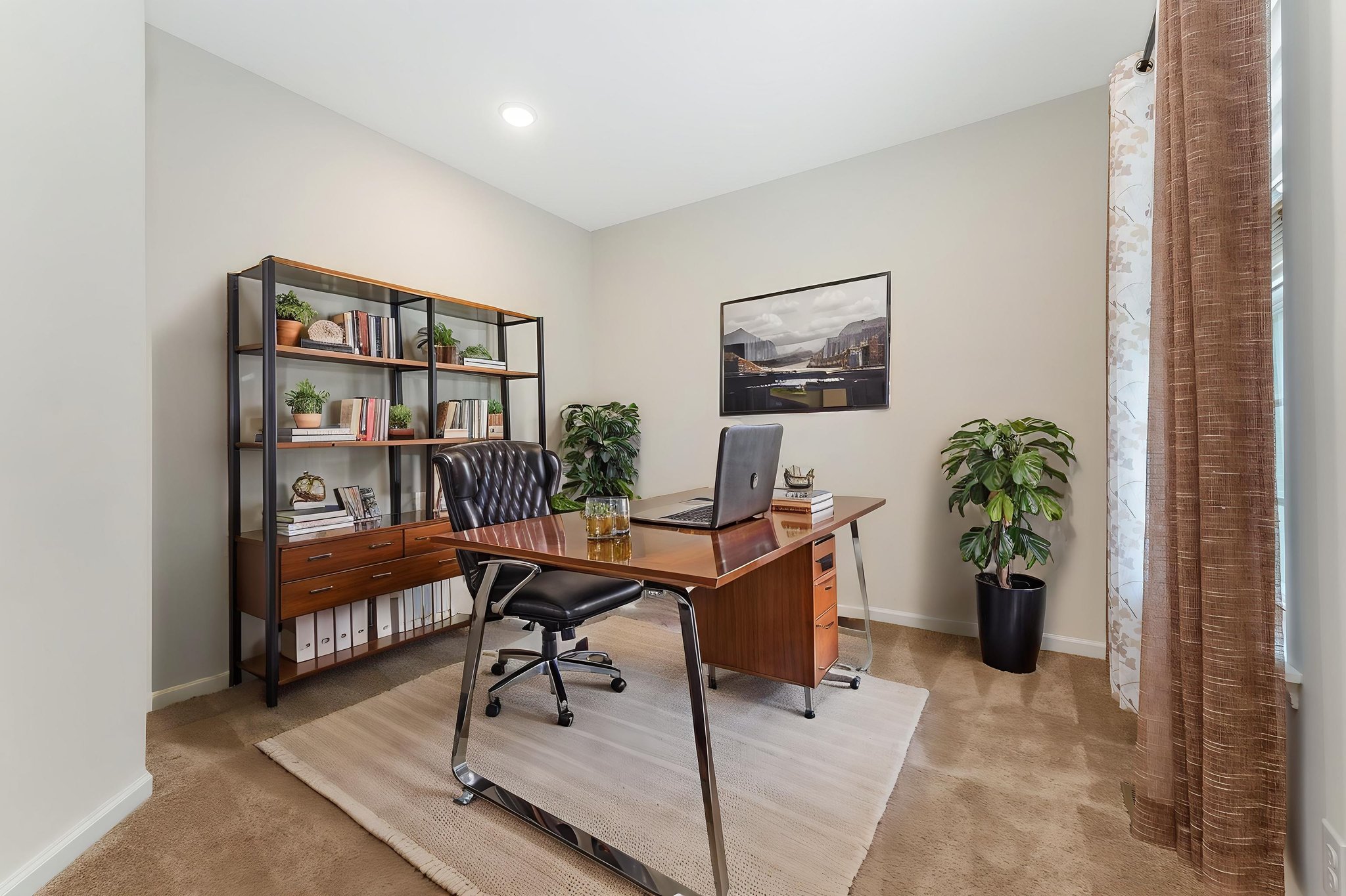 DSC07563 virtually staged.jpeg