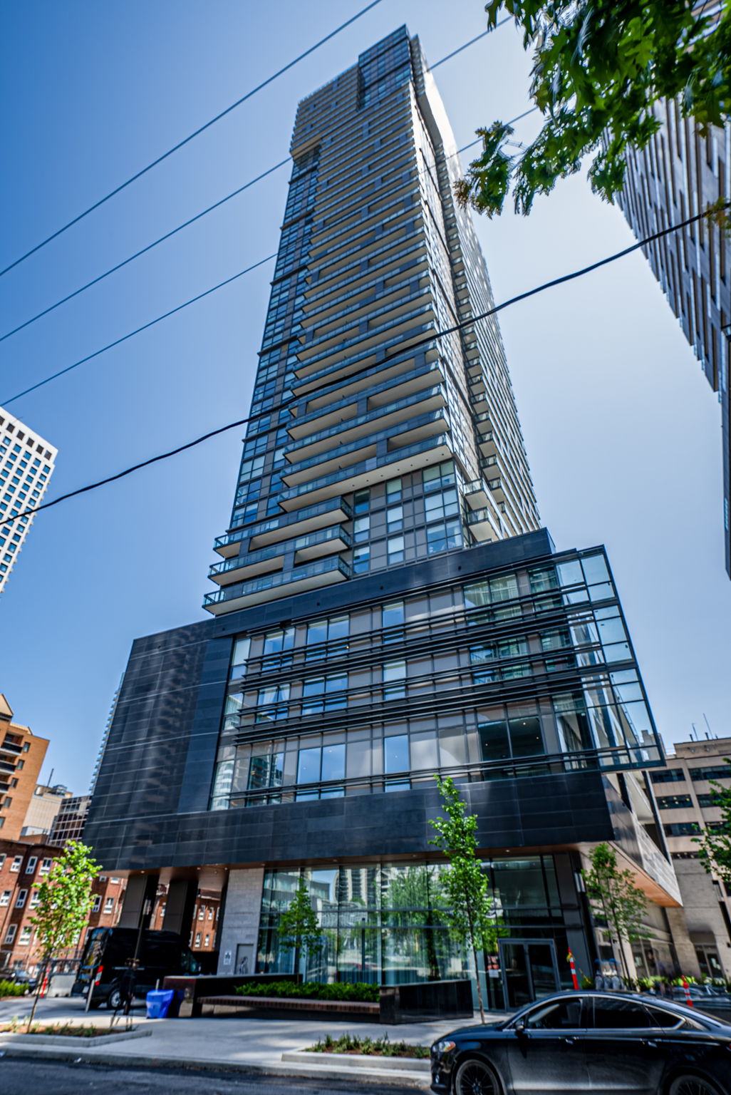 39 Roehampton Ave Unit 2409 Toronto, ON M4P 0G1