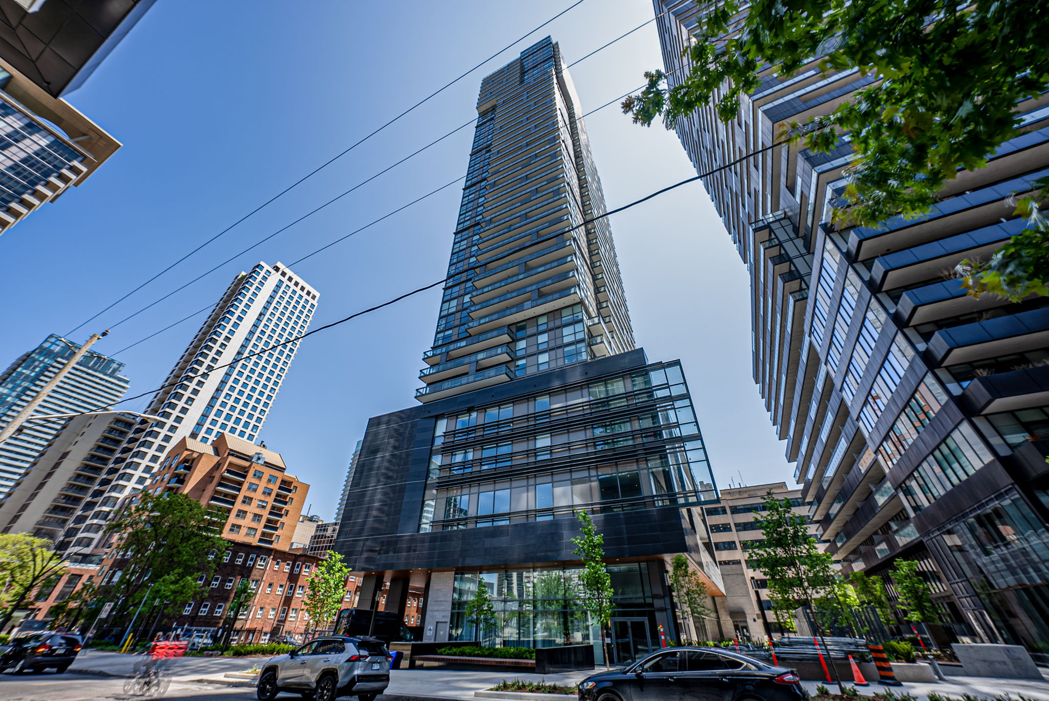 39 Roehampton Ave Unit 2409 Toronto, ON M4P 0G1