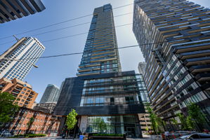 39 Roehampton Ave Unit 2409
