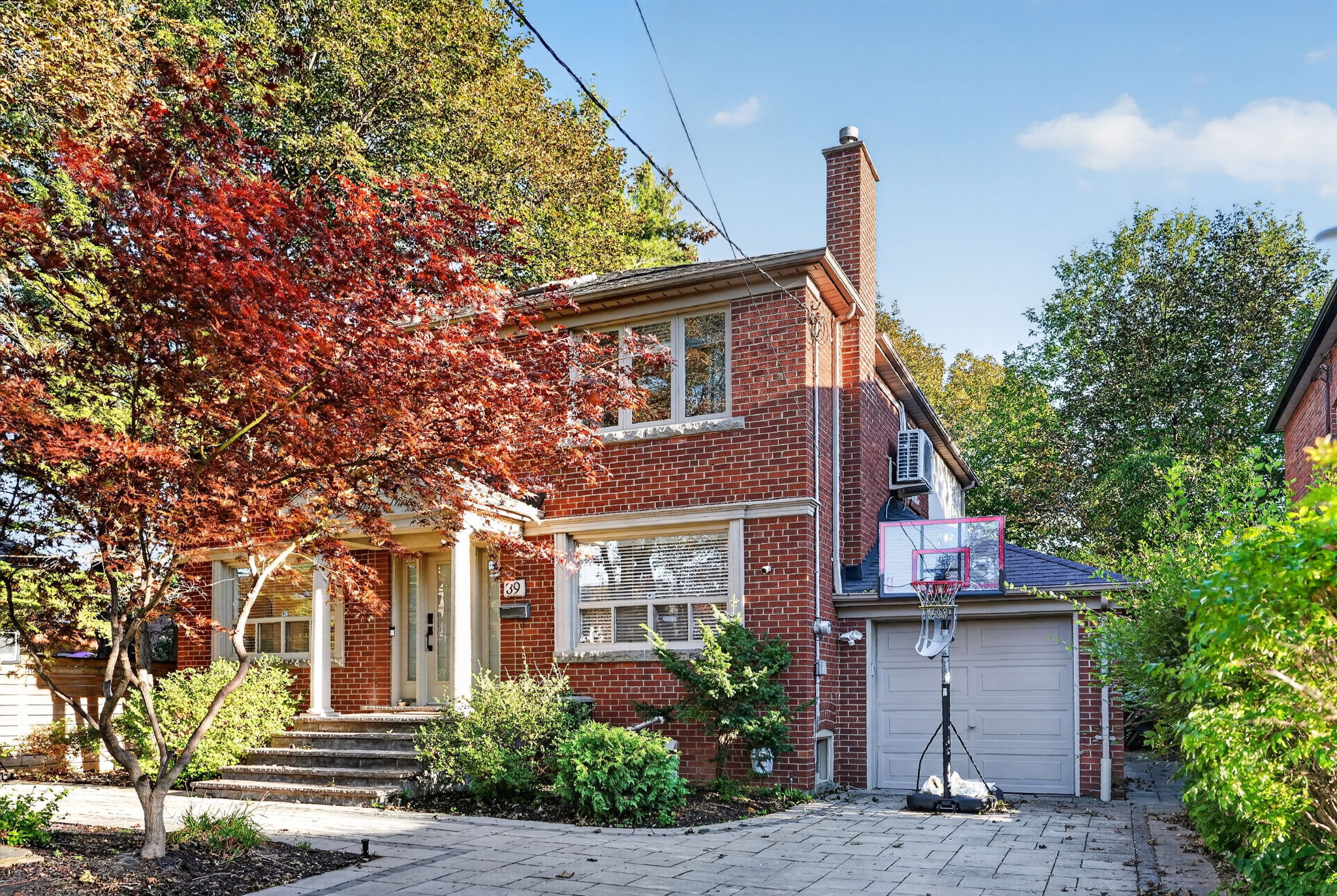 39 Romney Rd Toronto, ON M3H 1H4